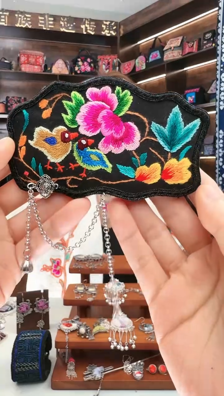 【闪购商品】织绣24蚩梦苗族古绣