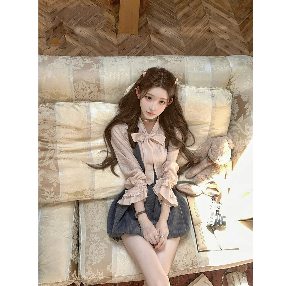 恋恋日记 中古粉v领系带衬衫暗纹蝴蝶结背带花苞短裤套装