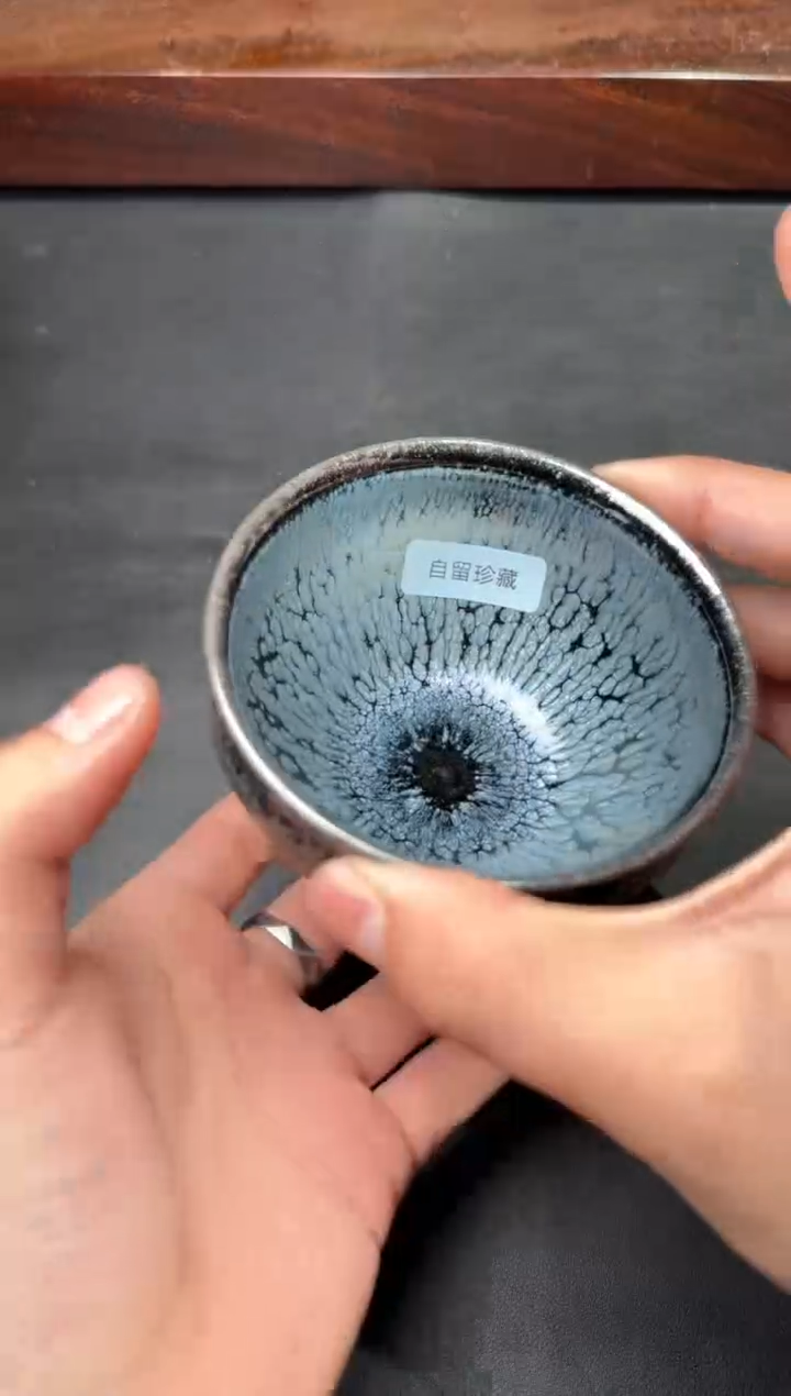 【闪购商品】茶盏李英黑底银斑170