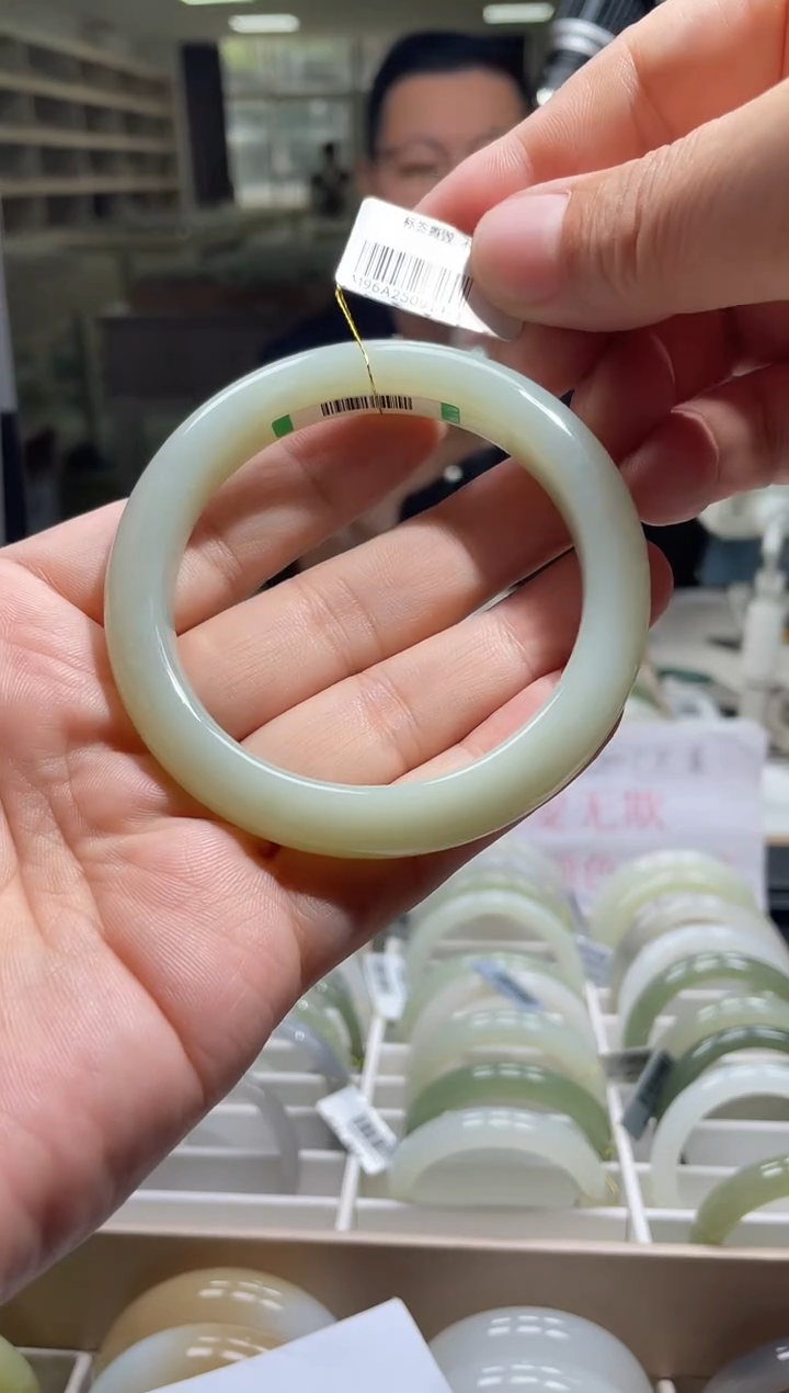 未镶嵌手镯和田玉60-62圈口 1471