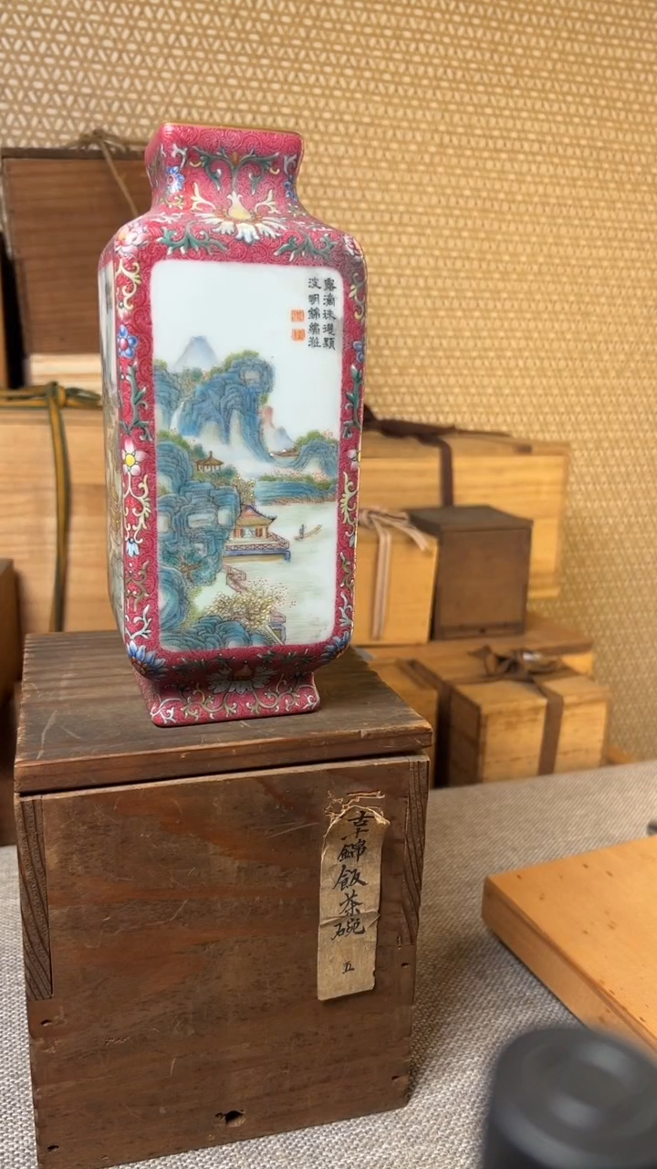 其他瓷精美的四方回流瓷瓶