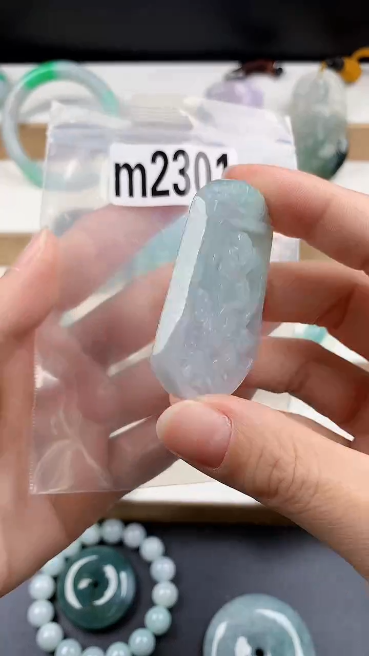 颈饰未镶嵌翡翠天然翡翠吊坠挂件