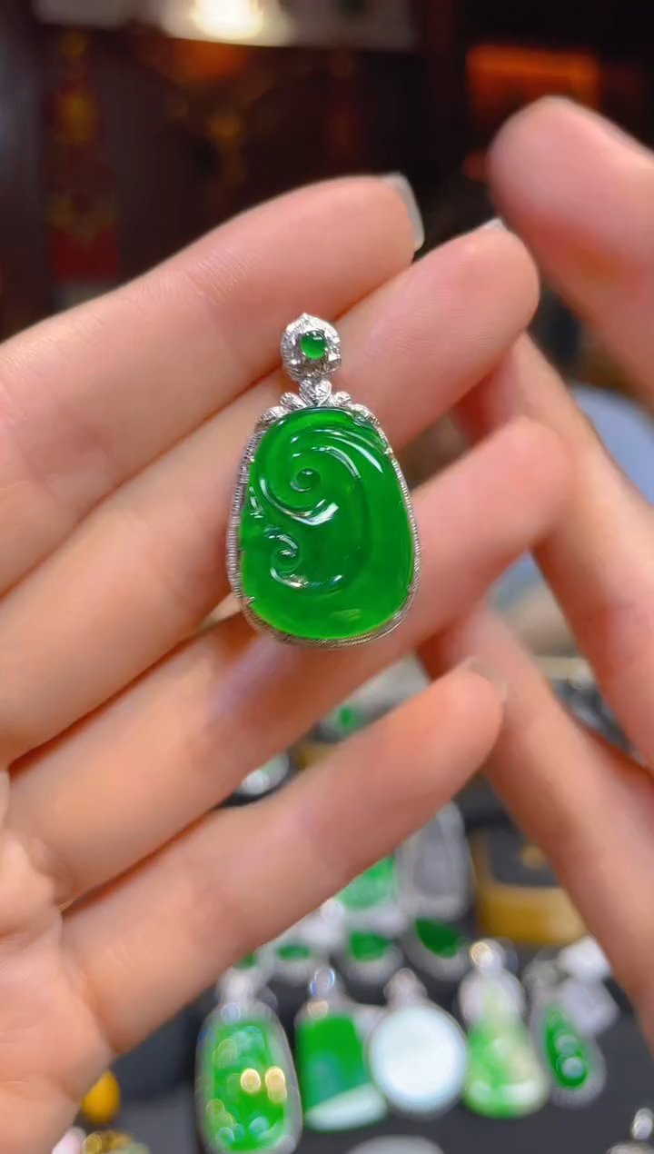 【闪购商品】翡翠颈饰18K金镶嵌120349天然A货翡翠如意