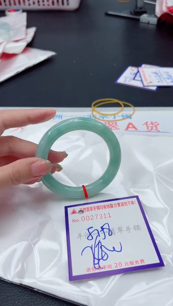 翡翠手镯未镶嵌1