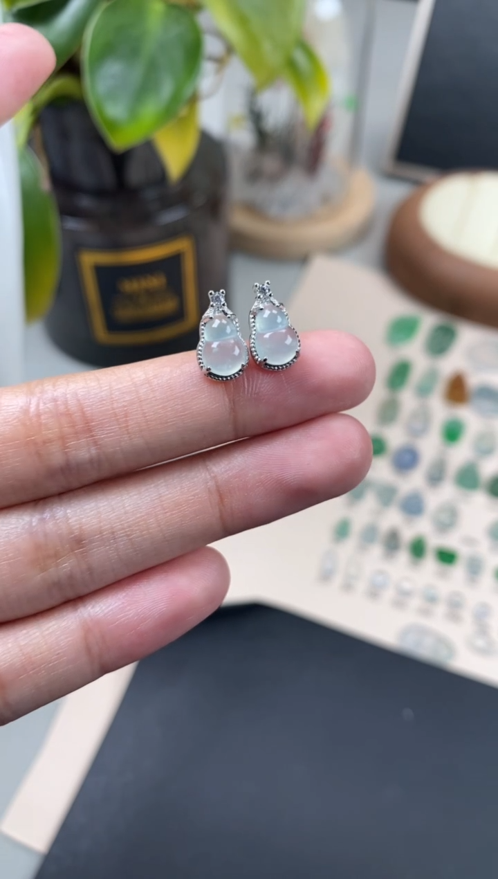 【闪购商品】翡翠颈饰银S925镶嵌翡翠冰种葫芦