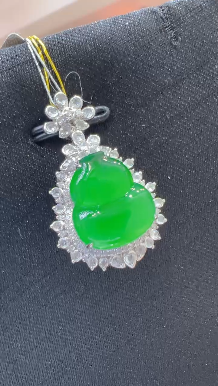 【闪购商品】翡翠吊坠(不含链)18K金镶嵌          