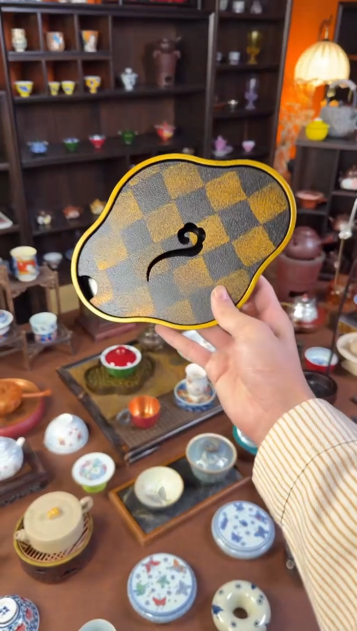 棋盘格海棠形壶承