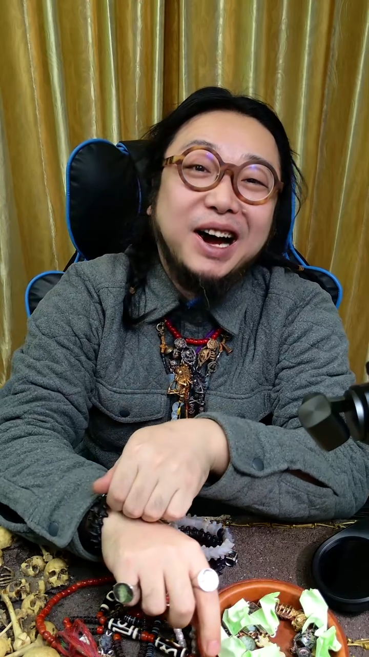 纯铜石英石GC -黑大蛇手串多样性发货，发其一