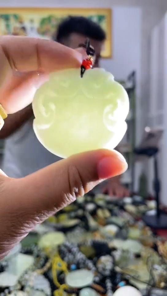 岫玉未镶嵌挂件