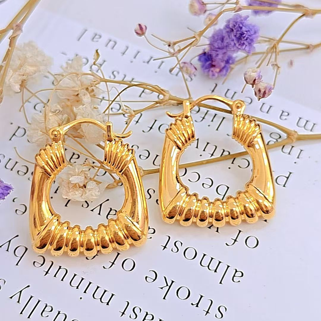 金灵王时尚黄金足金5D无氢工艺方形耳饰气质百搭简约精致精美