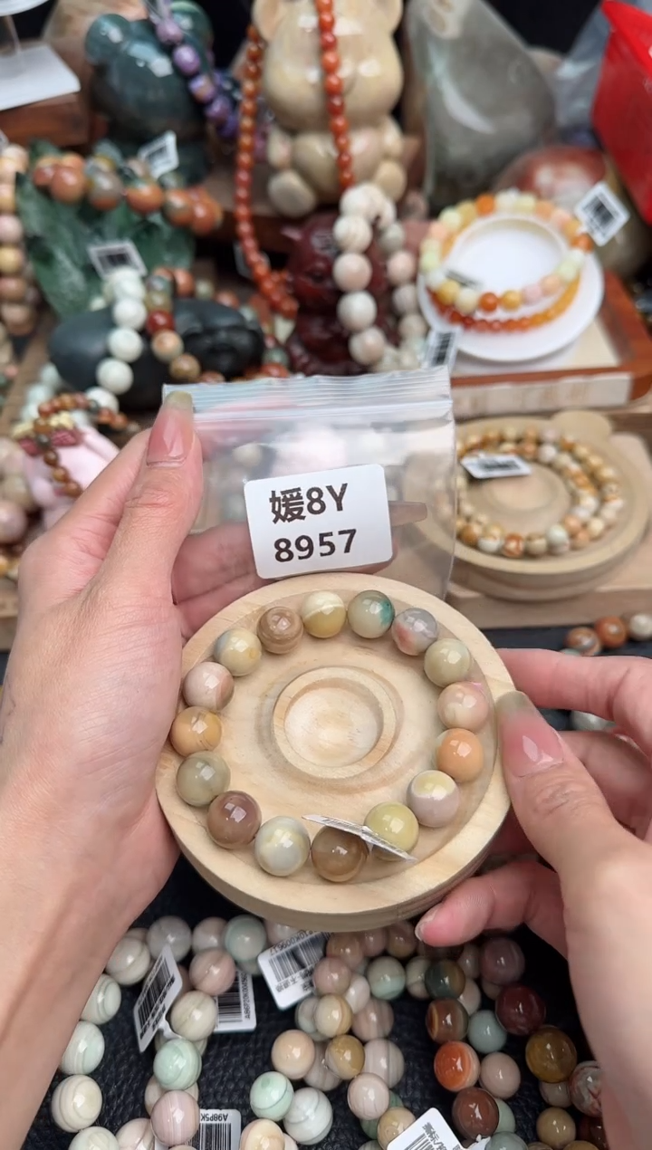 【闪购商品】石英质玉未镶嵌手链8Y8957