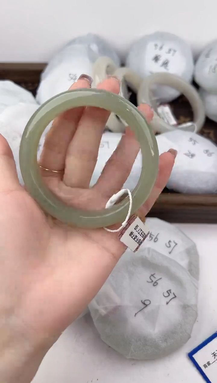未镶嵌手镯和田玉126颜色微差无瑕疵