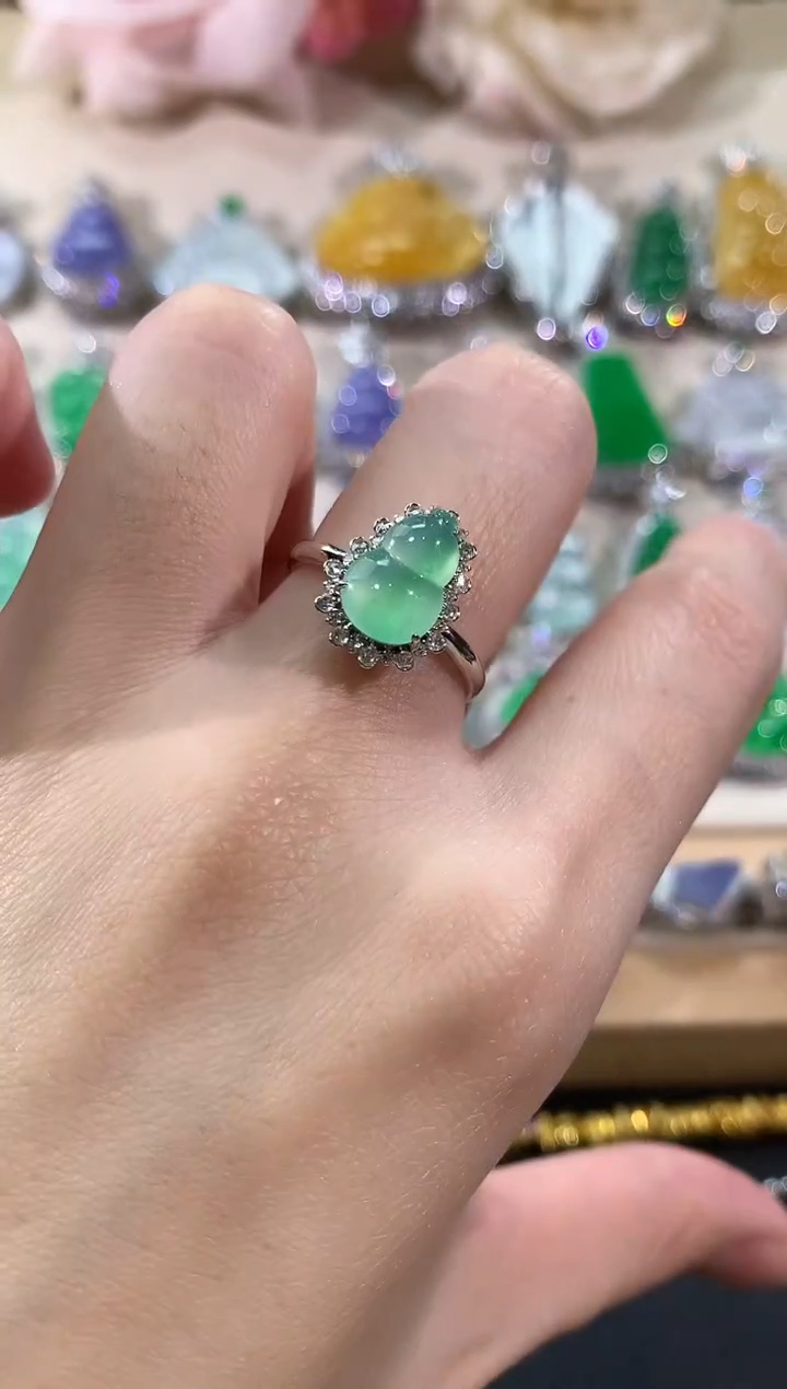 18K金镶嵌戒指翡翠冬日珠宝W18