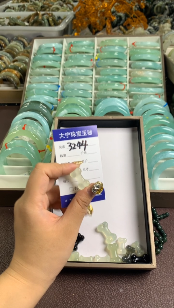 【闪购商品】蛇纹石玉颈饰未镶嵌3244