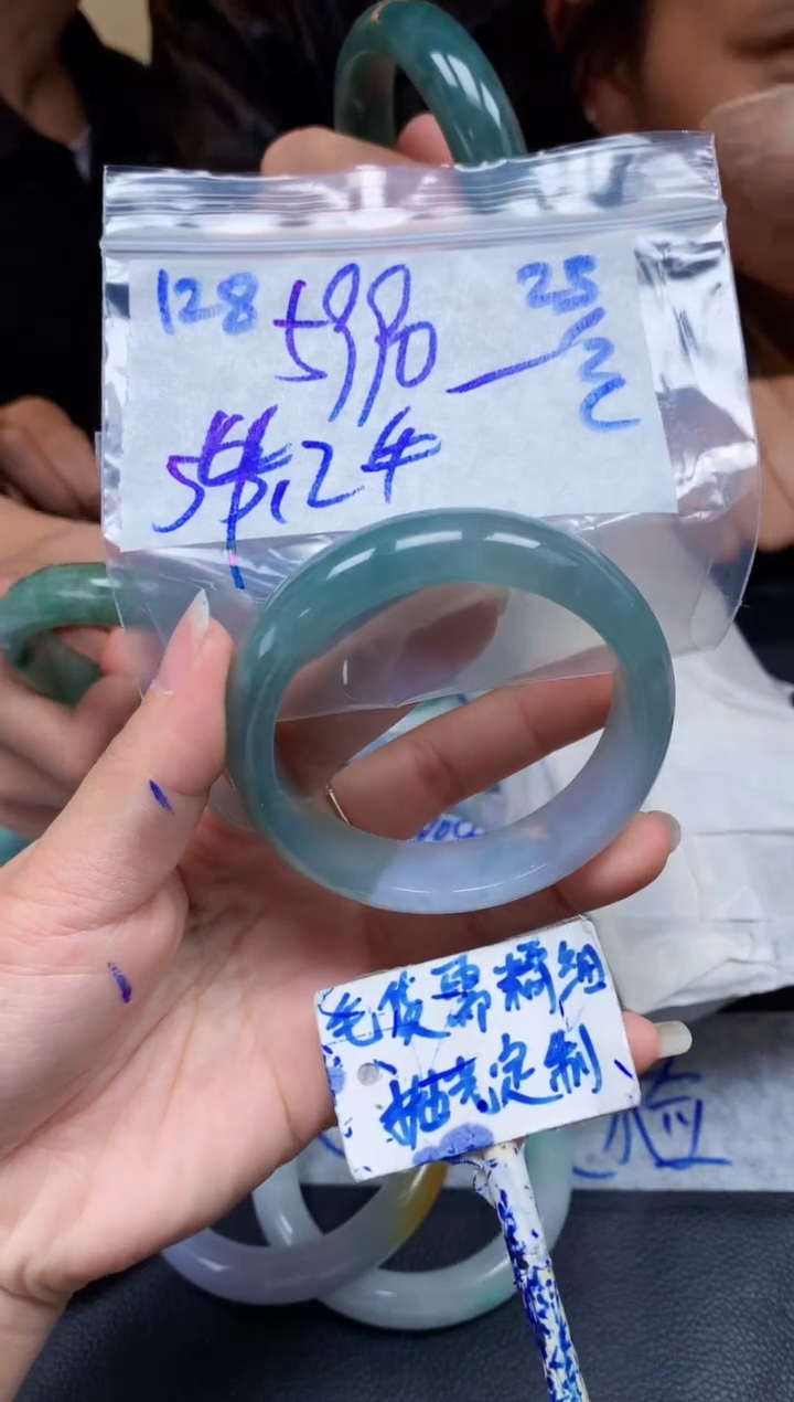 【闪购商品】定制翡翠未镶嵌128毛货需精细抛光手镯多样性拍一发一