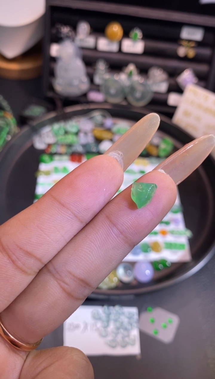 【闪购商品】翡翠挂件未镶嵌莲蓬