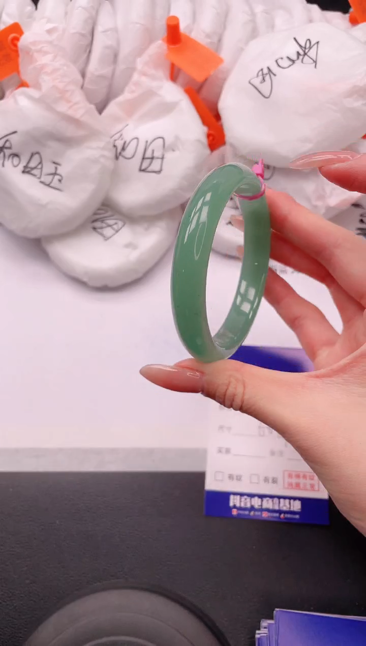 未镶嵌手镯石英质玉6V32-60