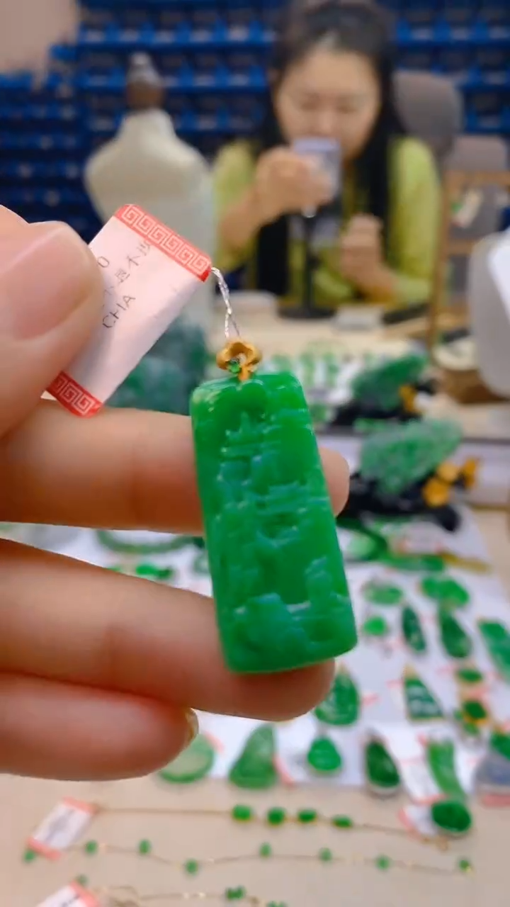 颈饰18K金镶嵌翡翠新号开播 全场乱卖