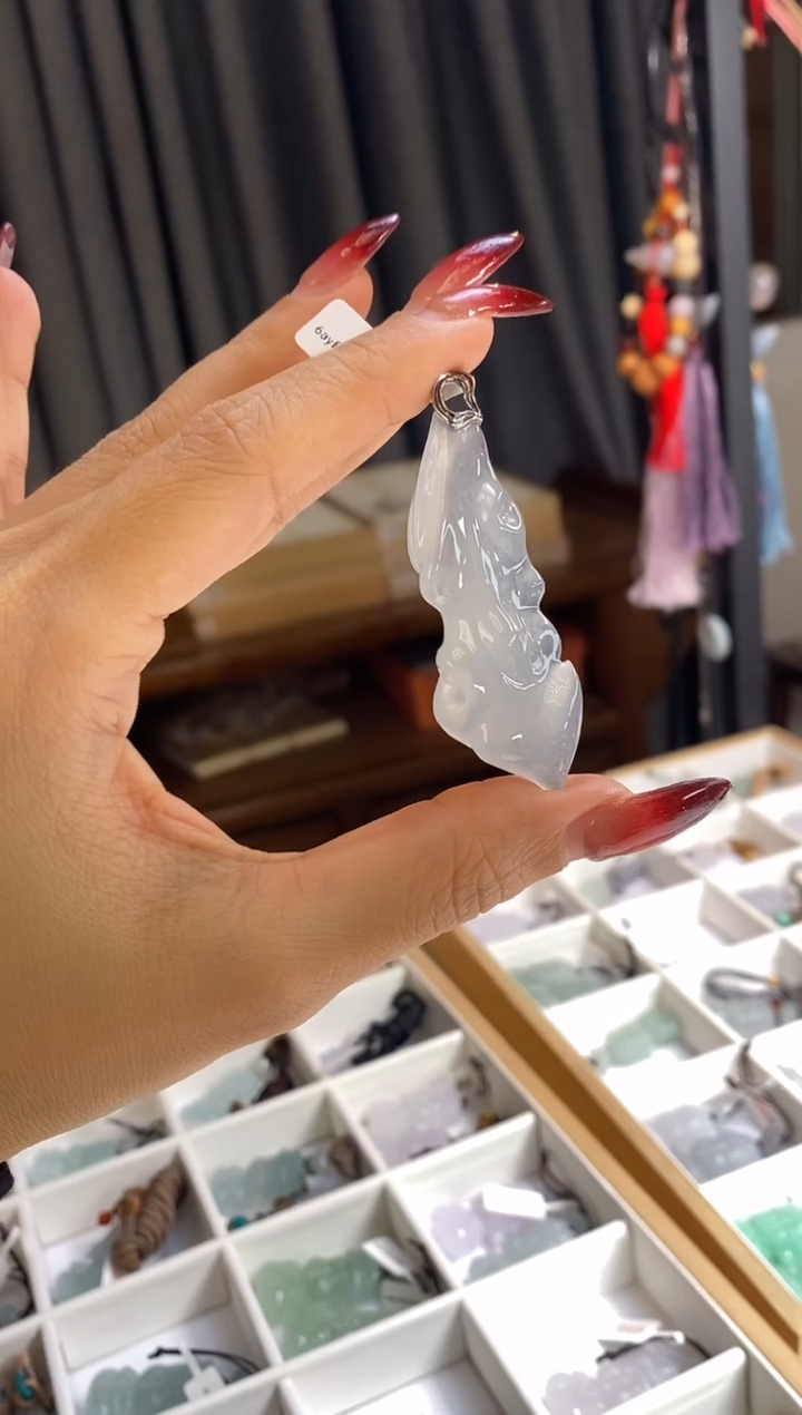 【闪购商品】翡翠吊坠(不含链)18K金镶嵌随行
