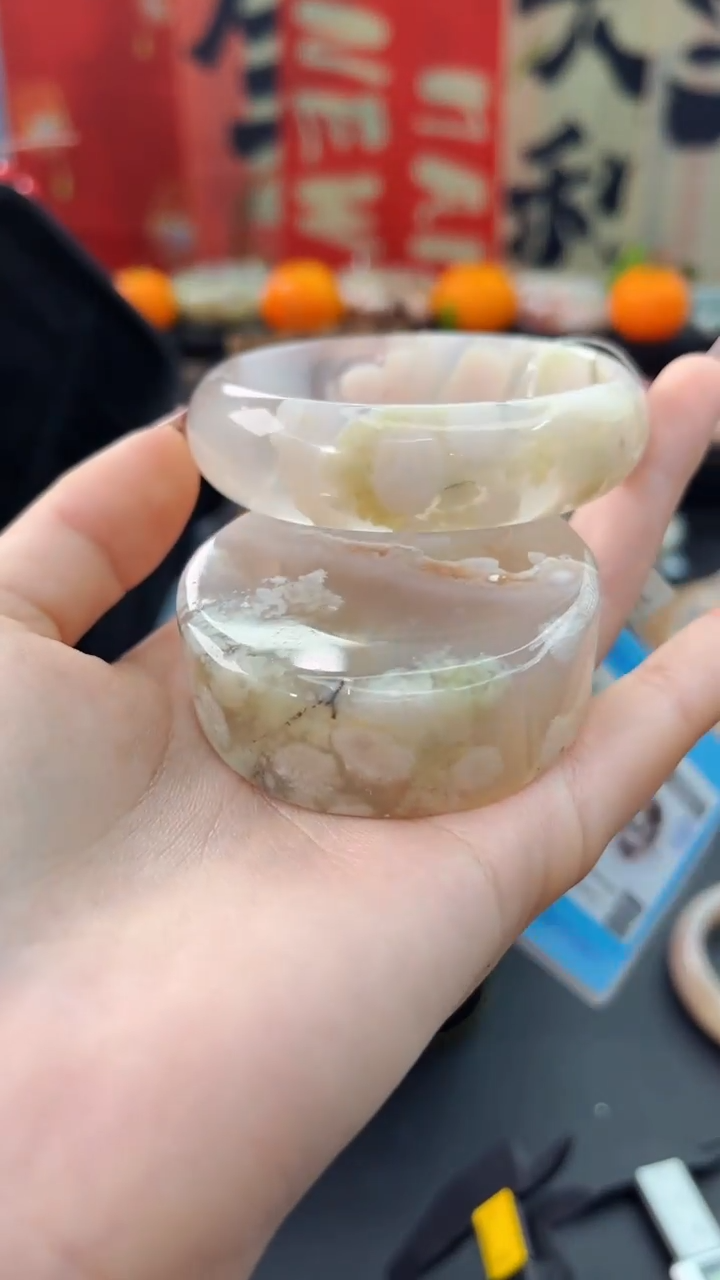 【闪购商品】石英质玉手镯未镶嵌赠送镯心（圈口）54