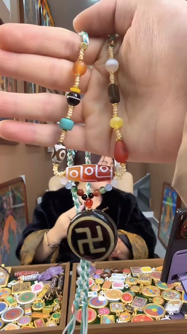 吊坠万字符-热贡纯手绘唐卡