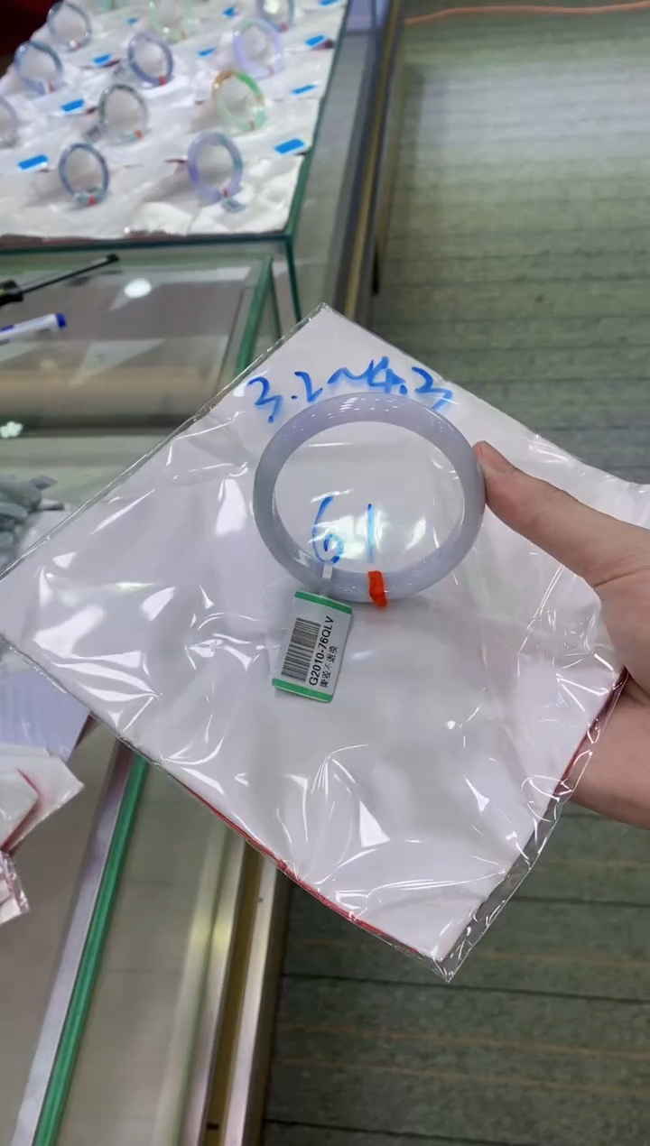 【闪购商品】翡翠手镯未镶嵌             