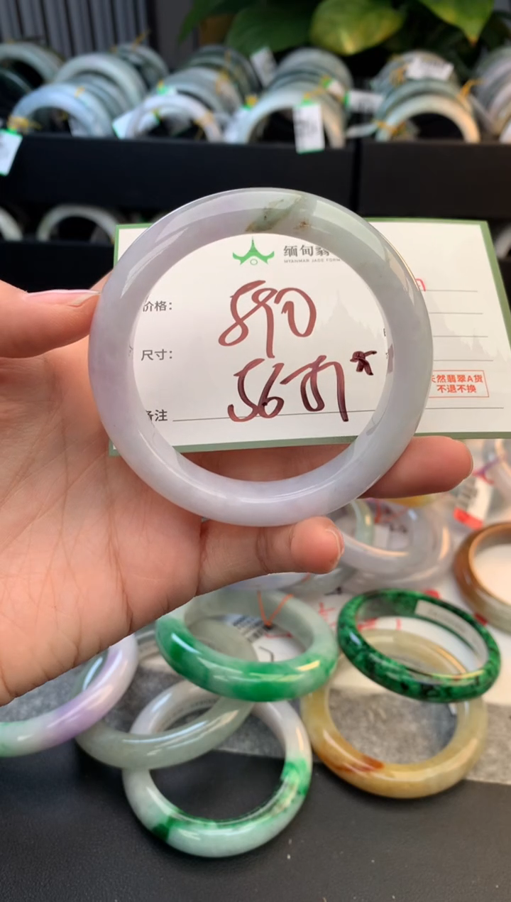 未镶嵌定制翡翠毛货需精细抛光+多人