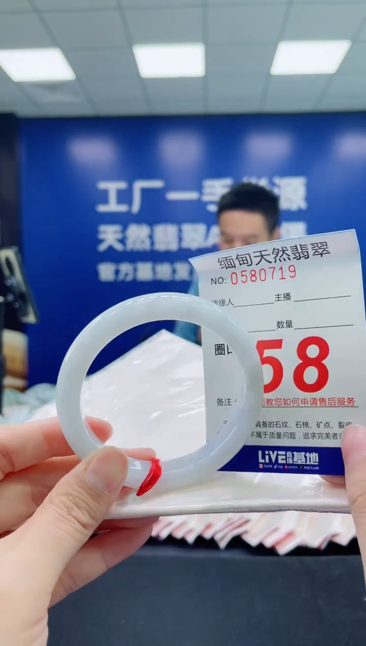 未镶嵌手镯翡翠天然翡翠手镯