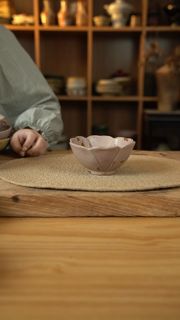 橡皮粉系列的莲心碗1个