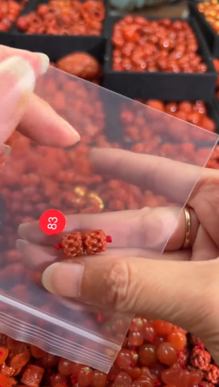 南红玛瑙未镶嵌颈饰1