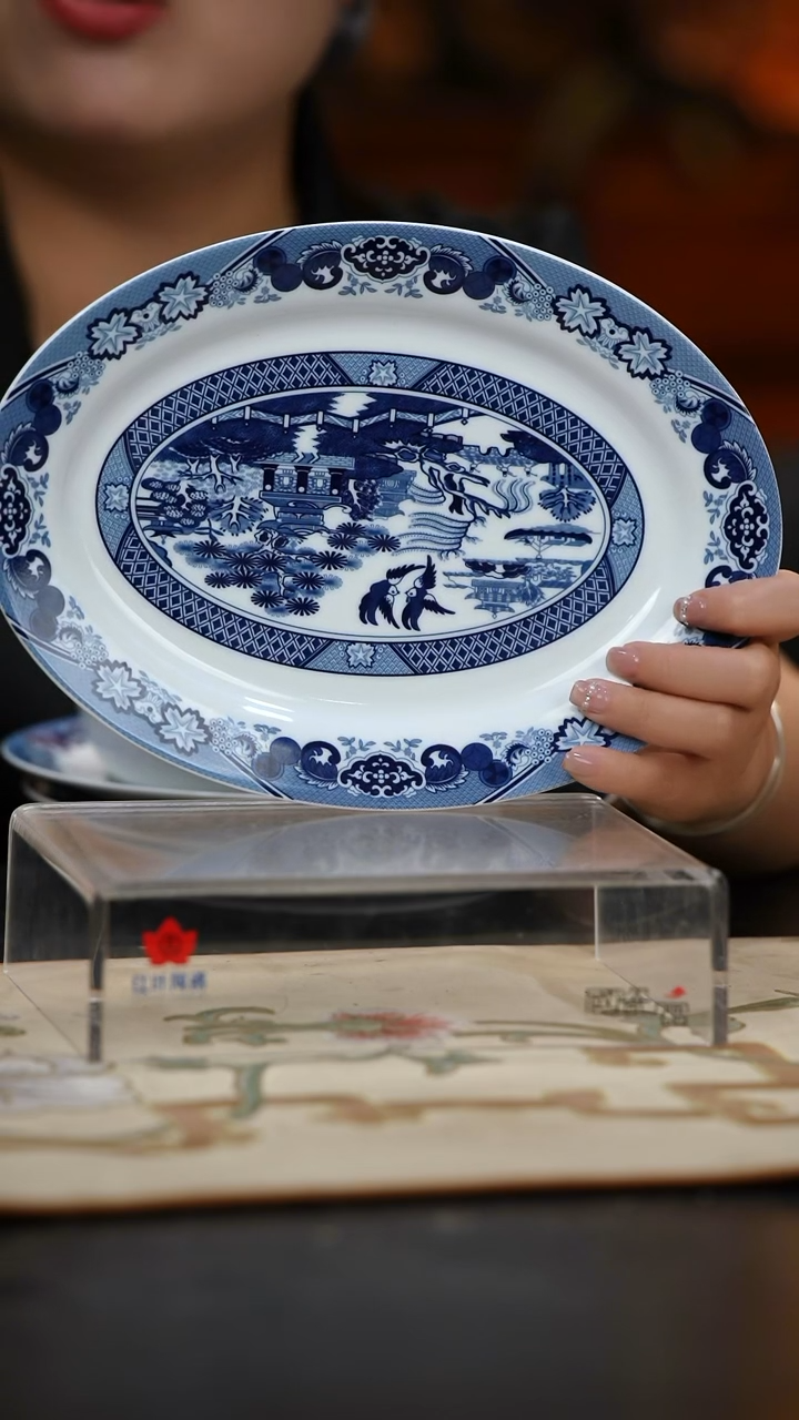 1个微瑕古典园林10英寸鱼盘