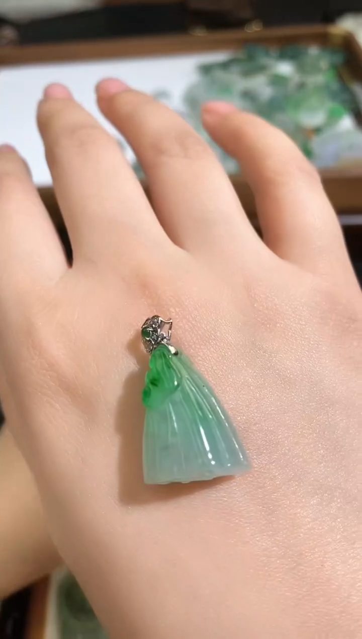 【闪购商品】翡翠颈饰18K金镶嵌025022379