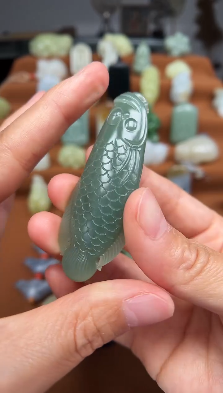 和田玉未镶嵌颈饰鱼