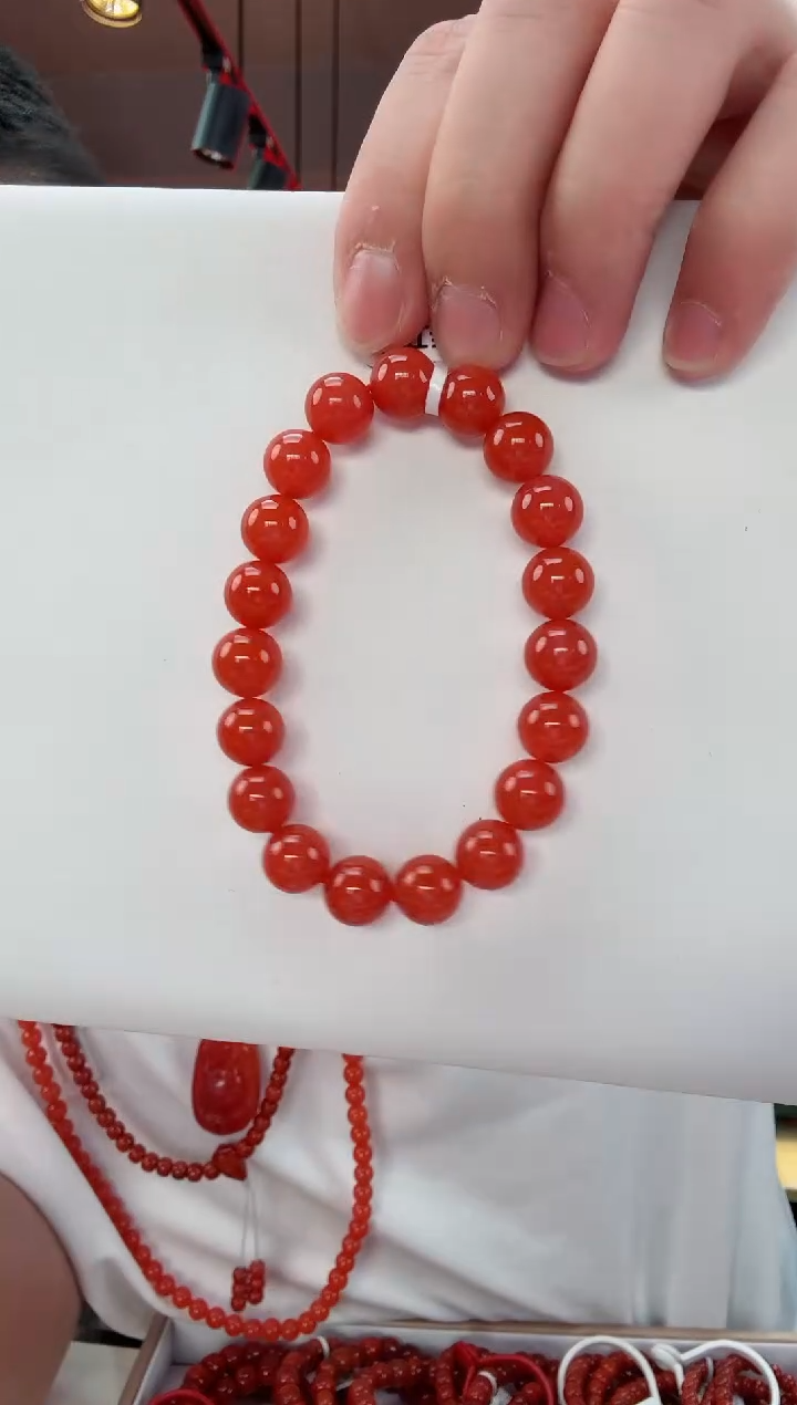 【闪购商品】南红玛瑙未镶嵌冰红手串10+一个/条