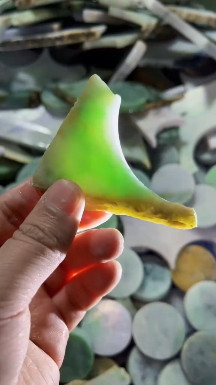 【闪购商品】翡翠挂件未镶嵌A货康壹947