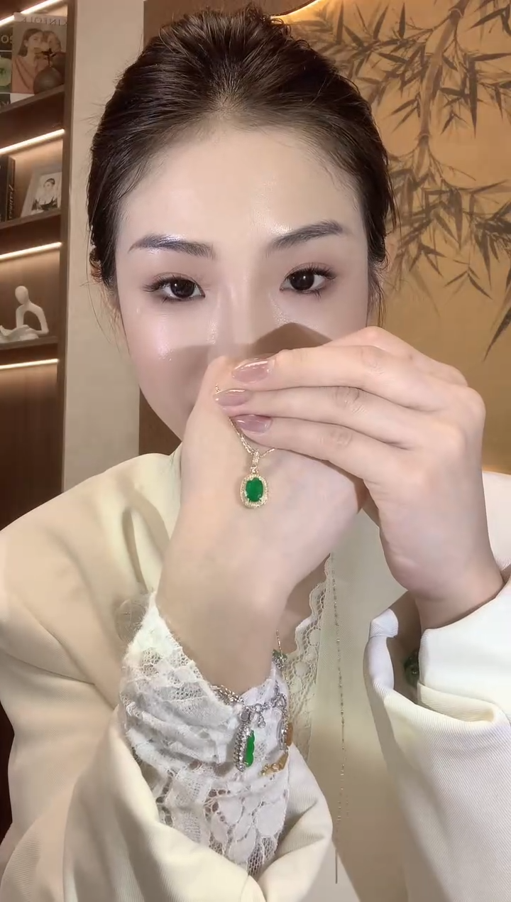 【闪购商品】祖母绿吊坠18K金镶嵌D71