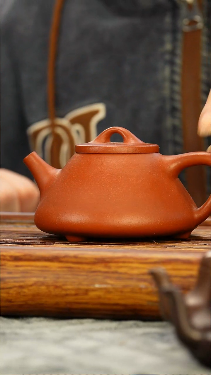 茶壶紫砂红降坡160CC子冶