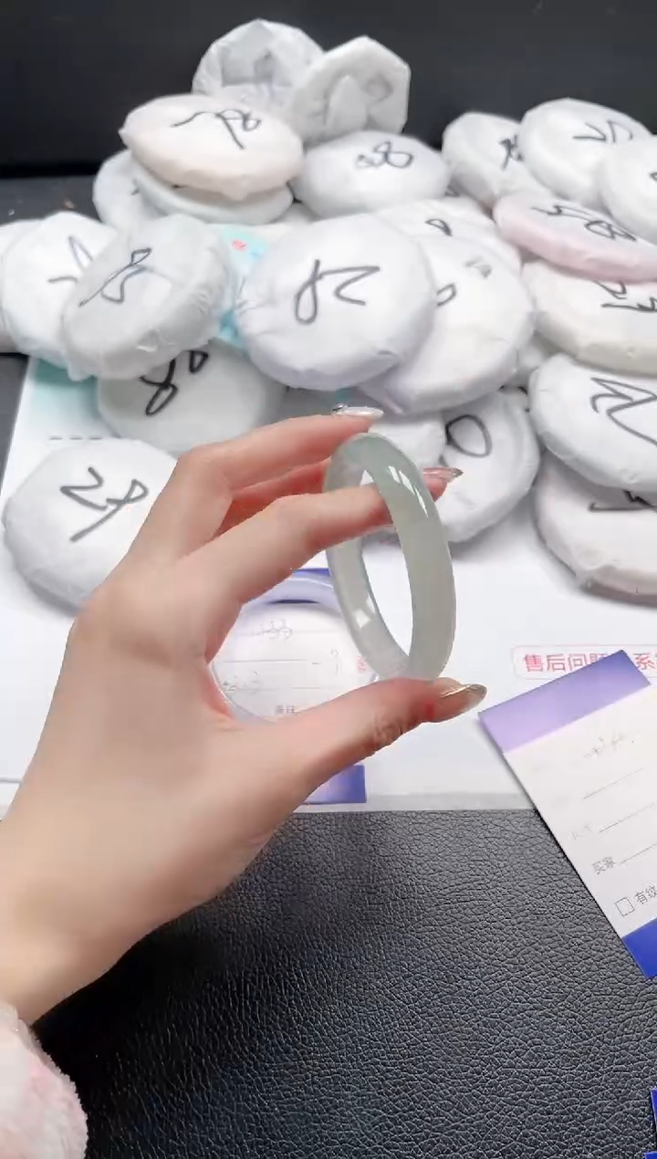 【闪购商品】石英质玉手镯未镶嵌22J134-56