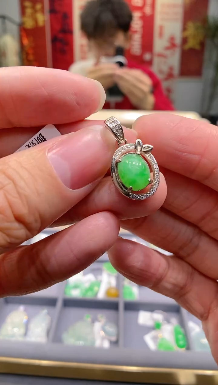 【闪购商品】翡翠吊坠(不含链)银S925镶嵌蛋面