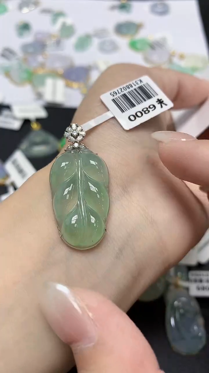 翡翠18K金镶嵌颈饰天然缅甸翡翠A货