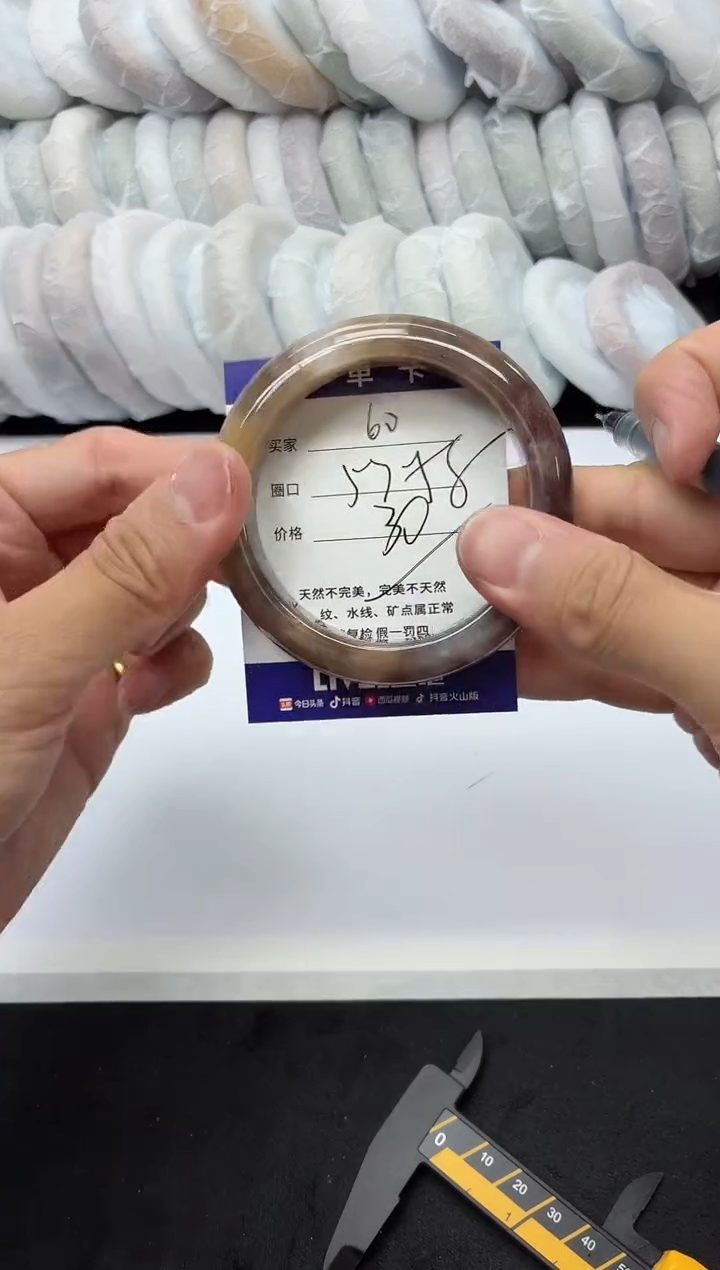 未镶嵌手镯石英质玉60
