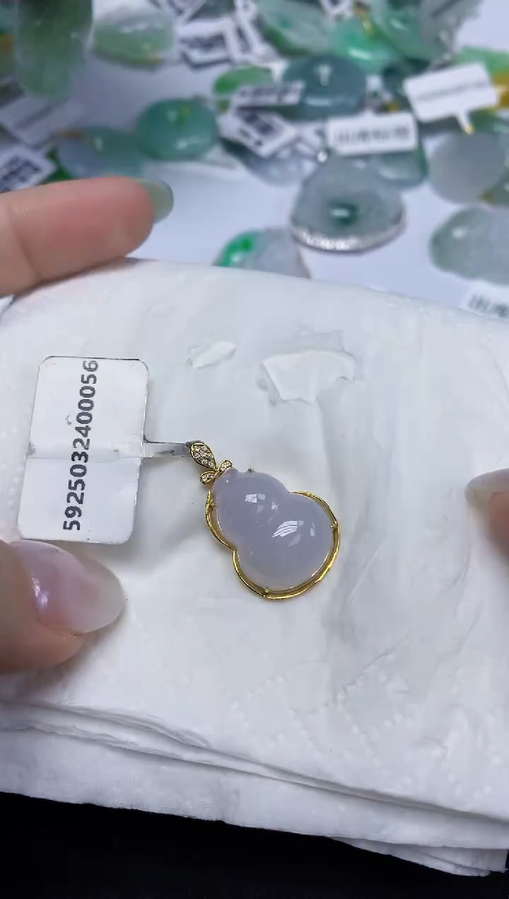 翡翠18K金镶嵌颈饰天然缅甸翡翠A货