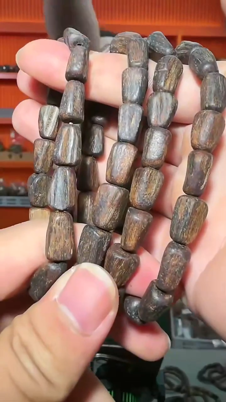 沉香手串a7单圈紫伽罗多样性发一