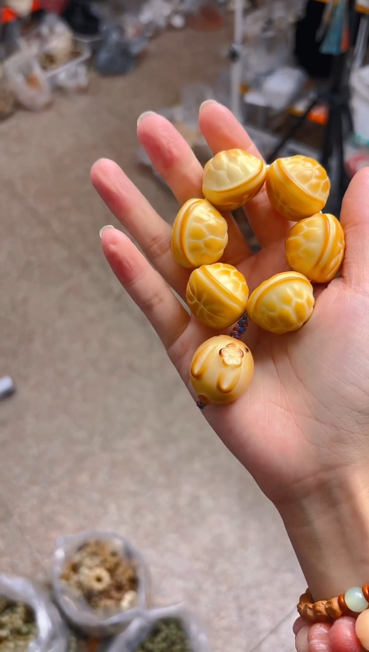 吊坠菩提根/象牙果超级大富甲手捻 黄色花兔