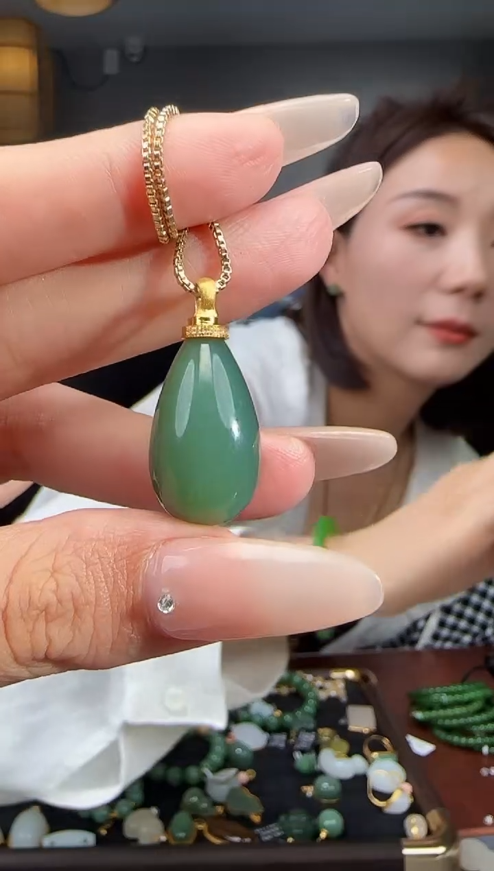 和田玉18K金镶嵌吊坠(不含链)1