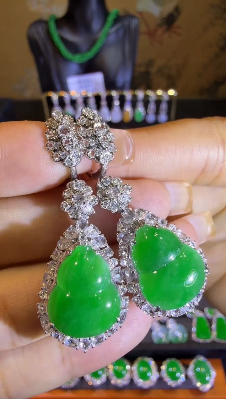 【闪购商品】翡翠耳饰18K金镶嵌满绿辣阳绿胖葫芦吊坠耳坠两用