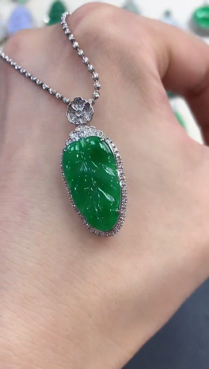 【闪购商品】翡翠吊坠(不含链)18K金镶嵌C19