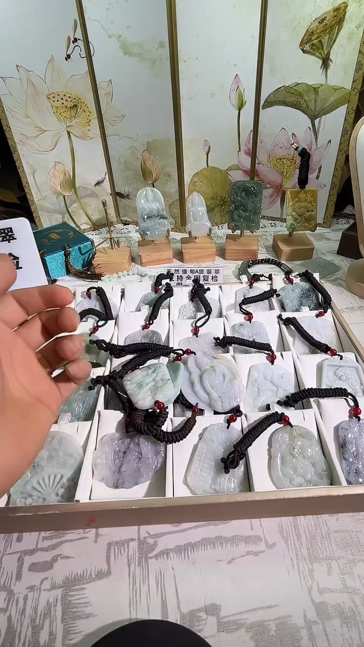 颈饰未镶嵌翡翠12/19    1