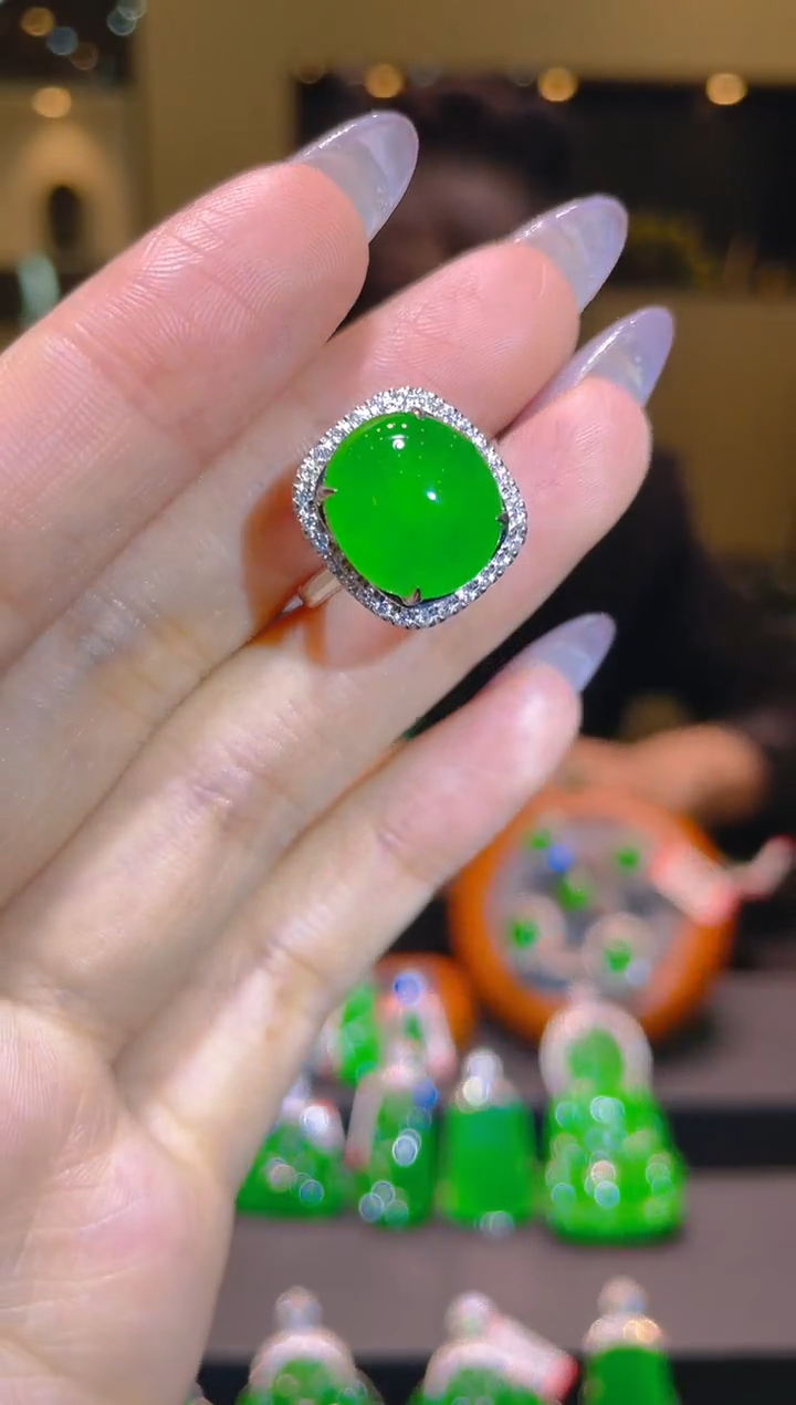 【闪购商品】翡翠吊坠(不含链)18K金镶嵌A34