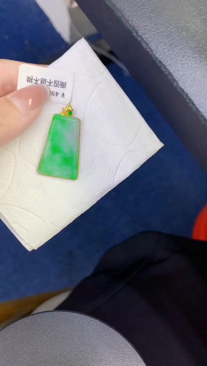 颈饰18K金镶嵌翡翠缅甸天然翡翠A货